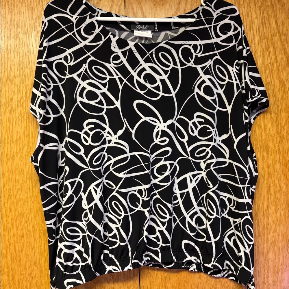 DeVita Black & White Abstract Print Short Sleeve Top